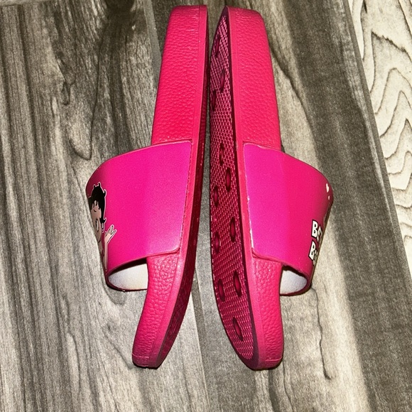 Betty Boop Pink Slides - Picture 8 of 10